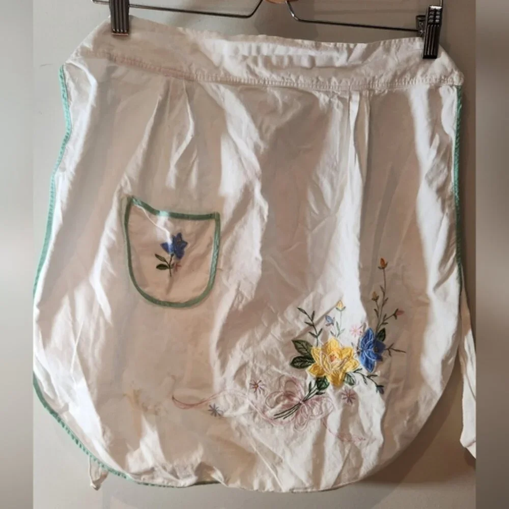 Embroidered Floral Apron with Pocket‎ Small/medium